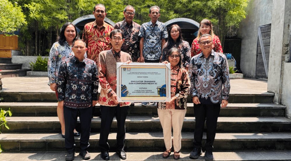 Cetak SDM Unggul, Hino Hibahkan Simulator Transmisi dan Komponen Utama Mesin 5C ke Universitas Udayana