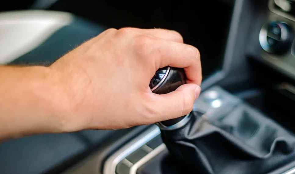 Masih Banyak yang Keliru, Begini Teknik Engine Brake Mobil Matik dan Manual yang Tepat