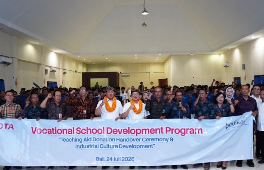 Dukung Lulusan Siap Kerja, Toyota Donasikan Mesin ke Dua SMK di Bali