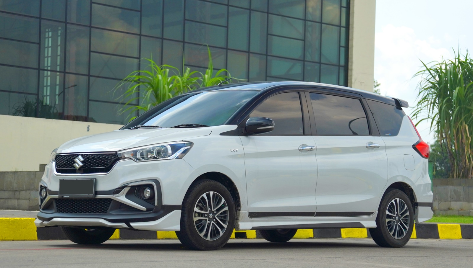 Suzuki Senyum Semringah! Penjualan Mobilnya Naik 14 Persen di Bulan Maret