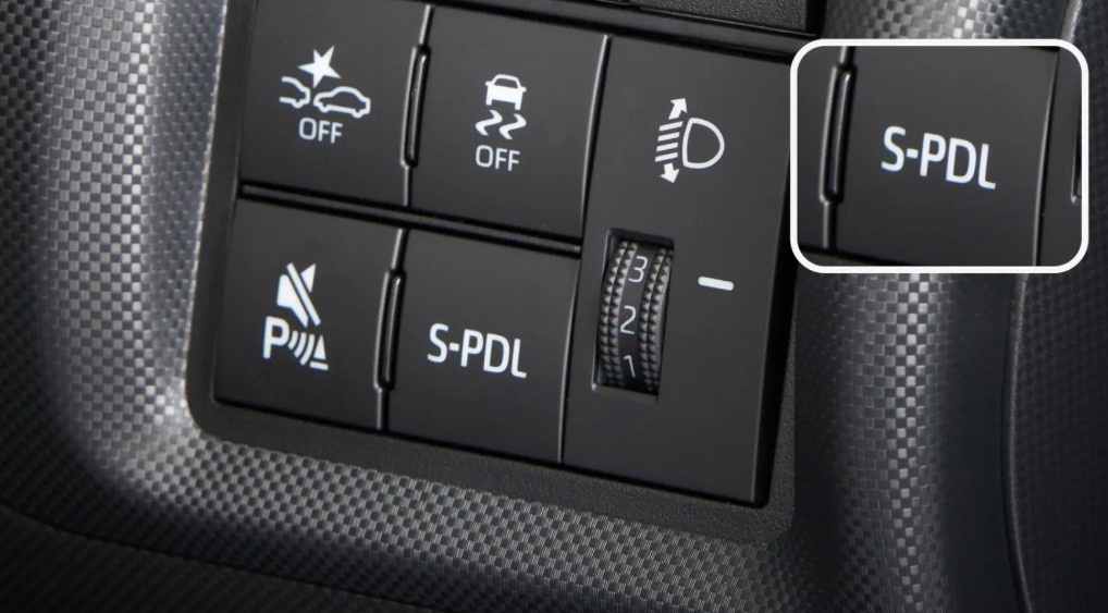 Biar Kaki Enggak Gampang Pegal Pas Macet, Ini Rahasia Fitur Smart Pedal di Daihatsu Rocky Hybrid!