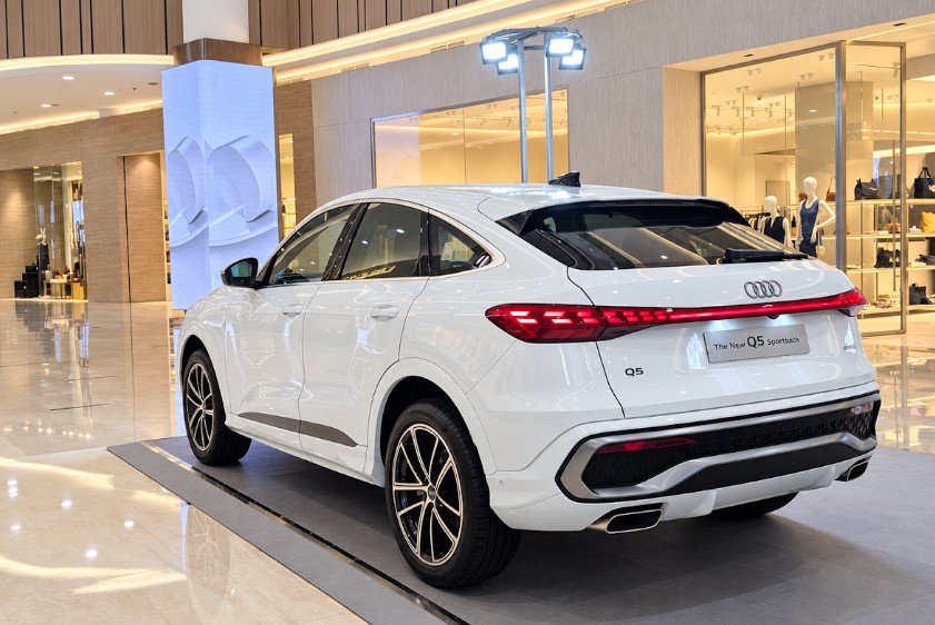 Audi Bawa Q5 SUV dan Q5 Sportback ke Senayan City, Bisa Lihat Langsung Fiturnya