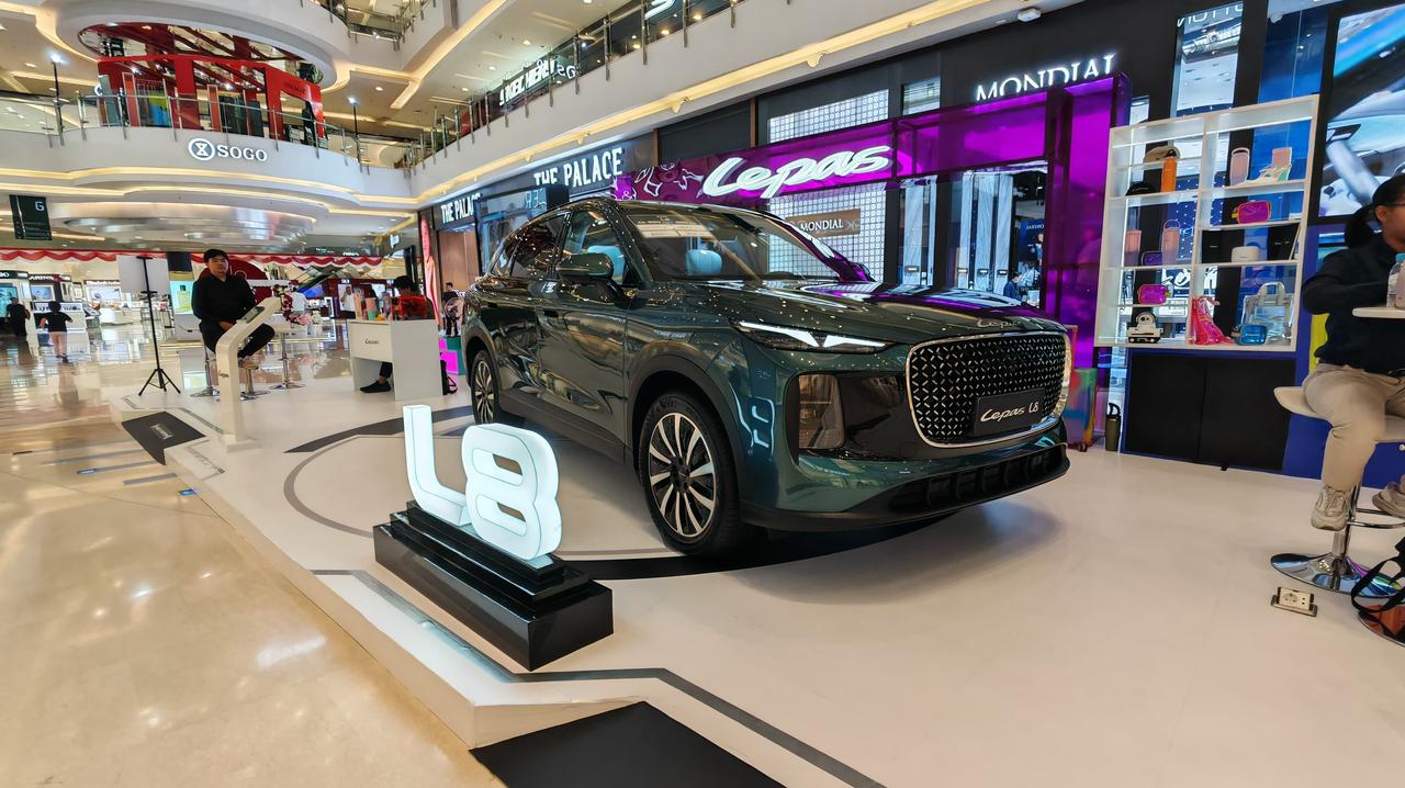 Buka 'Pop-up Mall' Pertama di Dunia, LEPAS Perkenalkan Mobil Hybrid L8