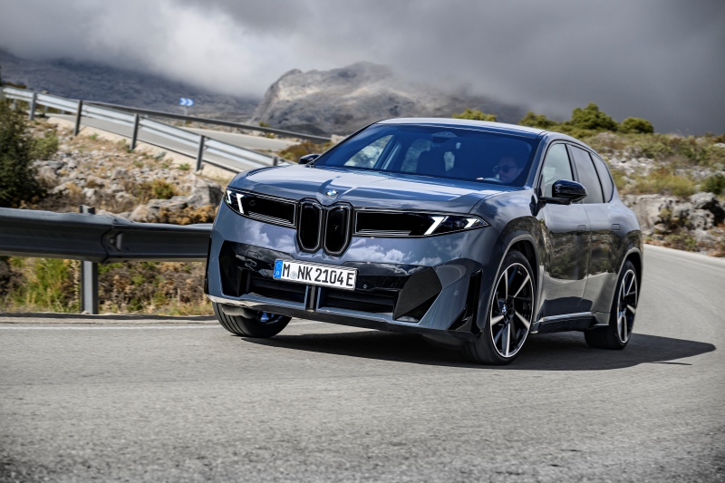 BMW iX3 Sabet Dua Gelar Bergengsi World Car Awards 2026