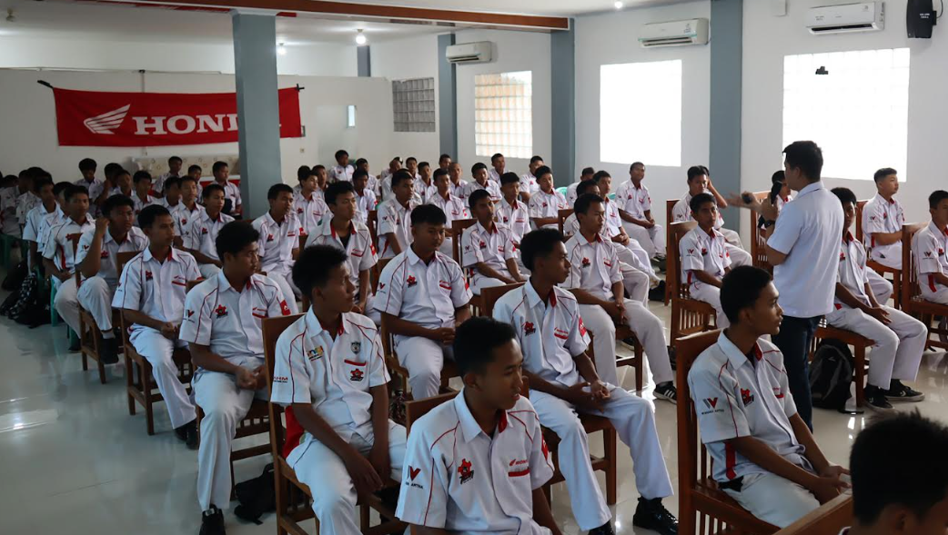 Dorong Kompetensi Siswa, WMS Gelar Program Astra Honda Berbagi Ilmu di SMKN 5 Kabupaten Tangerang 