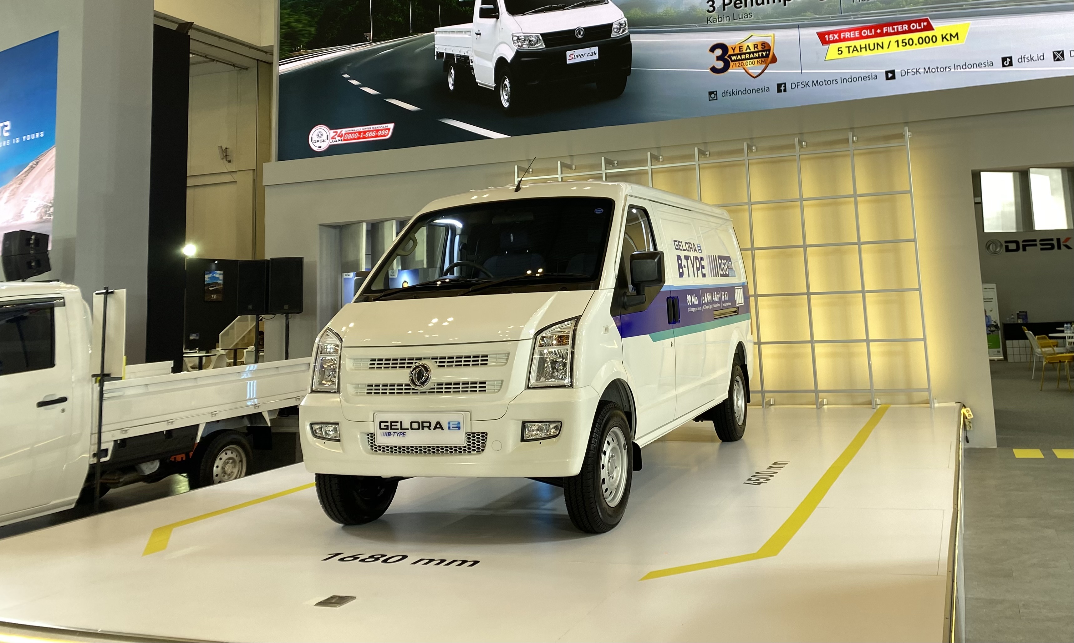 DFSK Perkenalkan Varian Baru Gelora E di GJAW 2025: EV Komersial dengan Harga Bersahabat