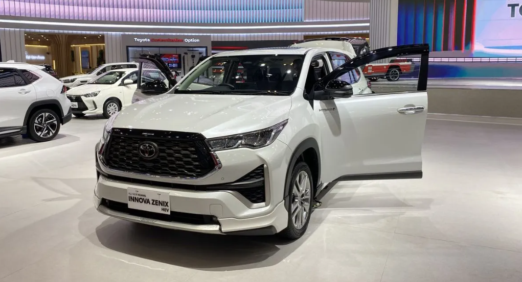 Target Penjualan Tak Muluk-muluk, Ini Deretan Promo dan Hadiah Menarik Toyota di GIIAS Makassar 2025