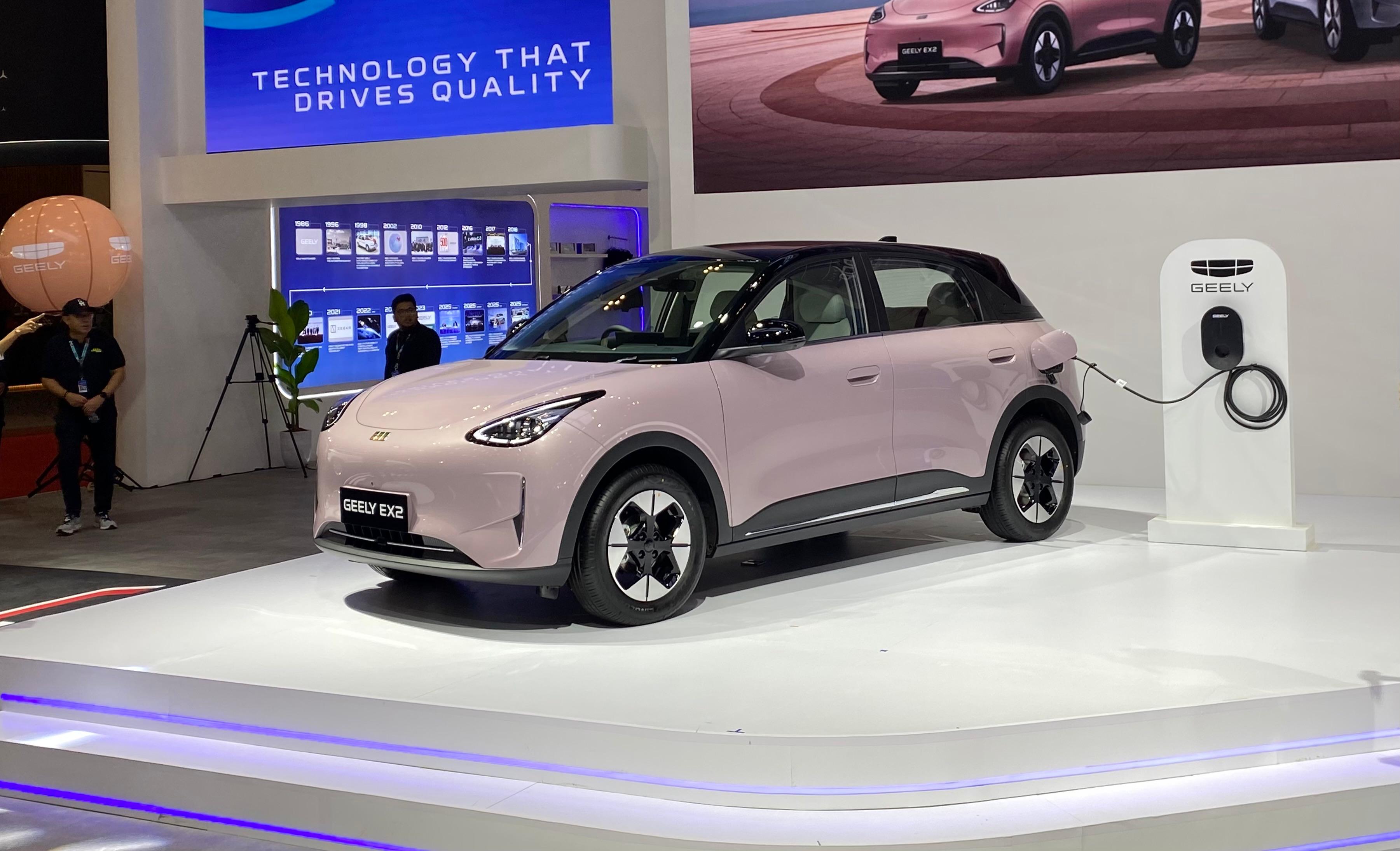 Geely Buka Pre-Book Mobil Listrik EX2 di GJAW 2025, Harga Rp 200 Jutaan Dapat Benefit Sebanyak Ini!