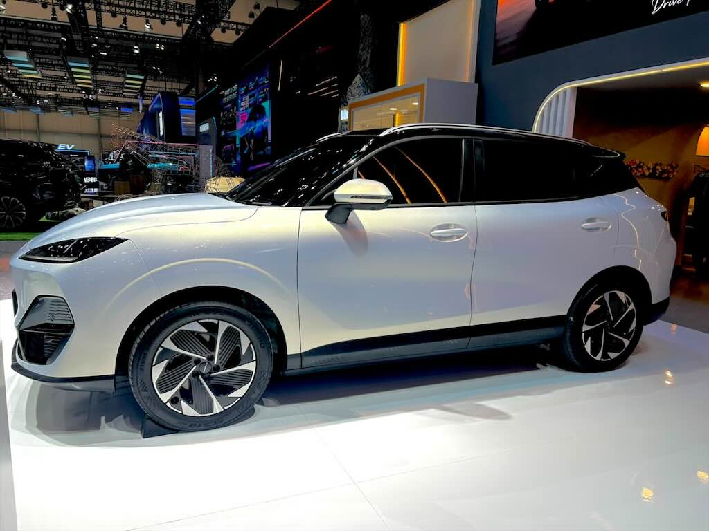 LEPAS E4 EV Diklaim Mampu Tempuh Hingga 600 Km Sekali Cas, Jadi yang Terjauh di Kelasnya
