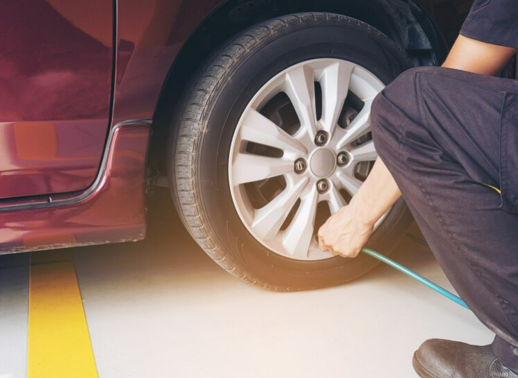 3 Alasan Kenapa Tekanan Ban Mobil Listrik Berbeda Dari Ban Mobil Biasa