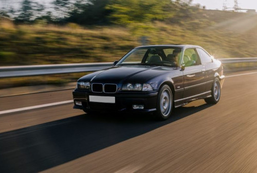 Ini Alasannya, Kenapa Anak Muda Banyak yang Ingin Berkendara Dengan BMW Klasik