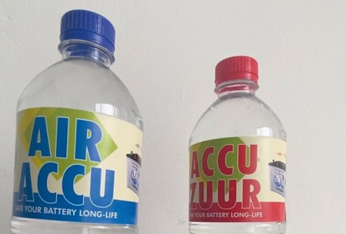Ini Perbedaan Air Aki Botol Biru dan Merah, Jangan Sampai Salah Beli Sob!
