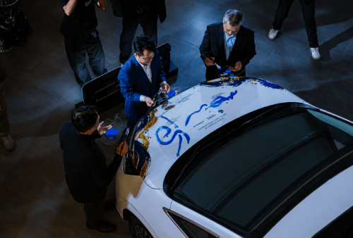 Jadi VIP Mobility Partner ArtMoments 2026, Denza Sulap Showroom Jadi Galeri Seni