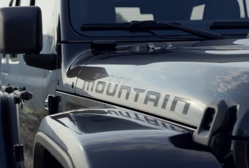 Jeep Wrangler Smoky Mountain 2027 Resmi Meluncur, Desain Kece Serba Hitam!