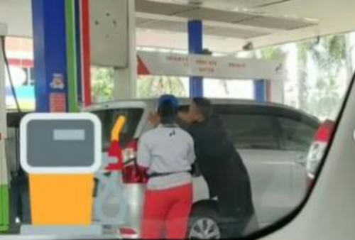 Ini Dampak Negatif, Bagi Anda yang Suka Menggoyangkan Mobil Saat isi Bensin