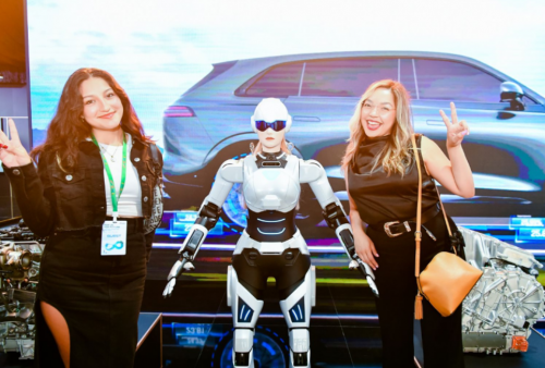 Chery Perkenalkan AiMOGA: Robot Humanoid dengan Kecerdasan AI untuk Layanan Pintar