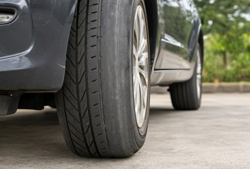 Ban Mobil Cuma Gundul di Satu Sisi? Jangan Langsung Ganti Baru, Cek Bagian Ini Dulu