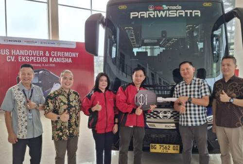 Pengusaha Bus Asal Palembang Ini Kepincut Sasis Medium Coach Matik Hino GB 150 AT Euro4