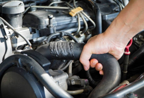 Jangan Tunggu Pecah, Begini Ciri Selang Radiator Mobil yang Sudah Wajib Diganti