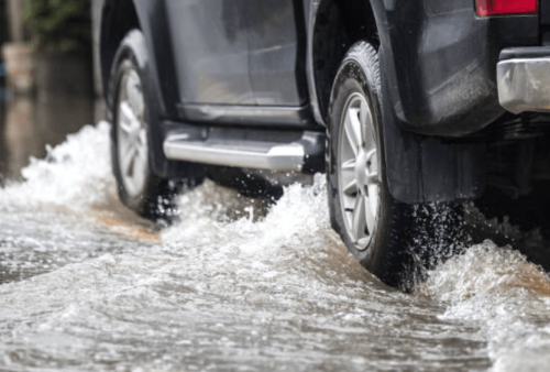 Awas! Kebiasaan Lewat Jalan Basah Bisa Percepat Kerusakan Kaki-Kaki Mobil