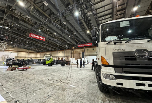 Persiapan Area Pameran GIICOMVEC 2024, Bakal Berlangsung 7-10 Maret di JCC Senayan