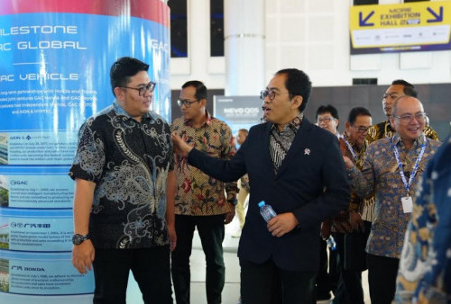 Wamenperin Faisol Riza Sambangi Booth GAC di GIIAS Surabaya 2026, Tiga Mobil Listrik Ini Jadi Sorotan