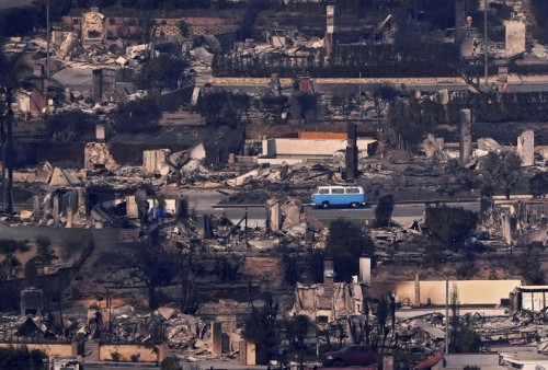 Gokil! VW Kombi 'Azul' Ini Tetap Berdiri Tegak di Tengah Kobaran Api LA