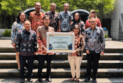 Cetak SDM Unggul, Hino Hibahkan Simulator Transmisi dan Komponen Utama Mesin 5C ke Universitas Udayana