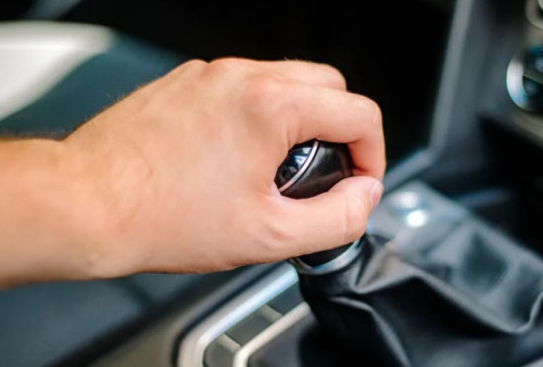 Masih Banyak yang Keliru, Begini Teknik Engine Brake Mobil Matik dan Manual yang Tepat