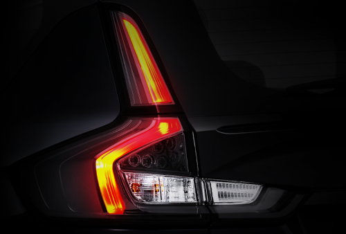 Suzuki Segera Luncurkan New XL7 Hybrid Alpha Kuro: Desain Elegan Serba Hitam!