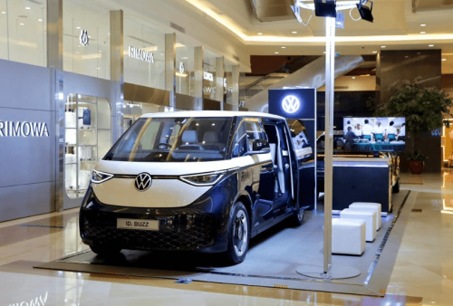 VW ID. Buzz Sapa Warga Jakarta hingga Medan, Intip Jadwal Mejeng Mobil Listrik Ikonik Ini di Mall Favoritmu!
