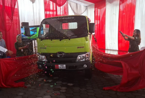 Gebrak Pasar Kendaraan Niaga Jawa Tengah, Hino300 – 136 MDLR Resmi Meluncur di Solo dan Semarang