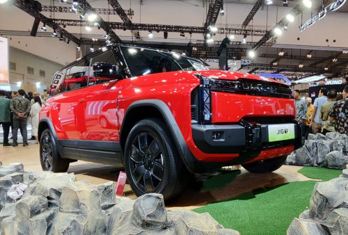 Resmi Mengaspal! SUV Listrik Chery J6T Tampil Gagah di Permata Bank GJAW 2025