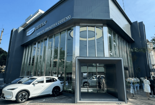 Tancap Gas ke Jawa Timur, Geely Resmikan Diler Pertama di Surabaya