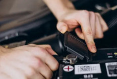 Enggak Perlu ke Bengkel, Begini Cara Simpel Cek Kondisi Aki Mobil